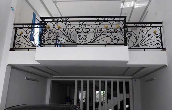 mẫu lan can sắt mỹ thuật đẹp và hiện đại