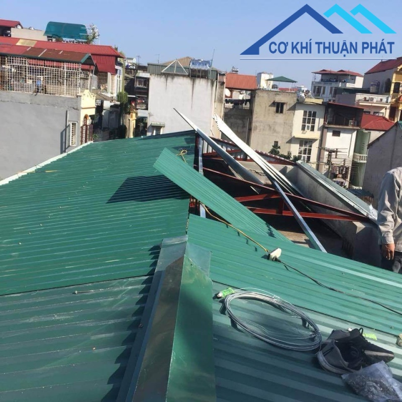 Nguyên nhân khiến mái tôn xuống cấp và hư hỏng