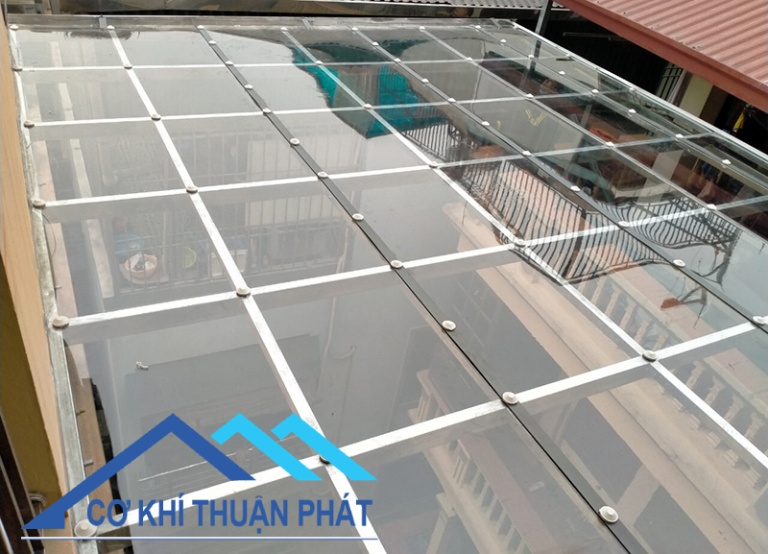 Báo giá Tôn nhựa lợp mái trong suốt