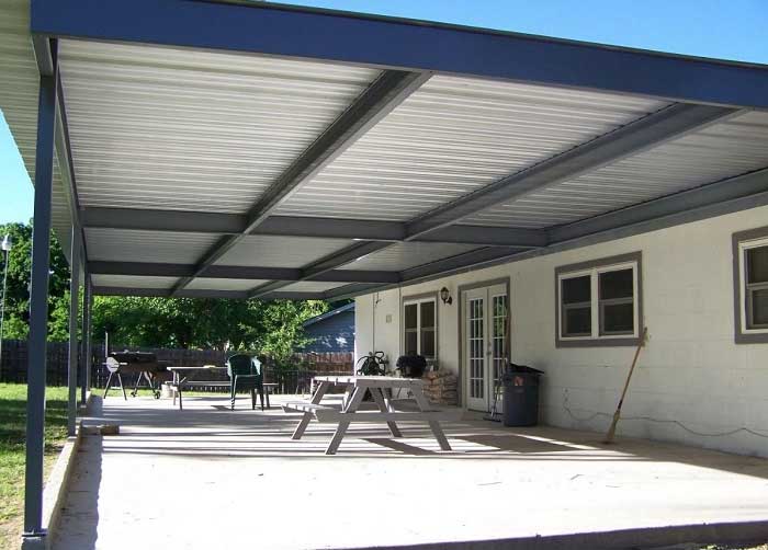 Mái tôn che sân trước nhà hiện đại