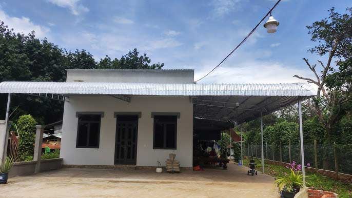 Mẫu mái tôn che sân trước nhà 5