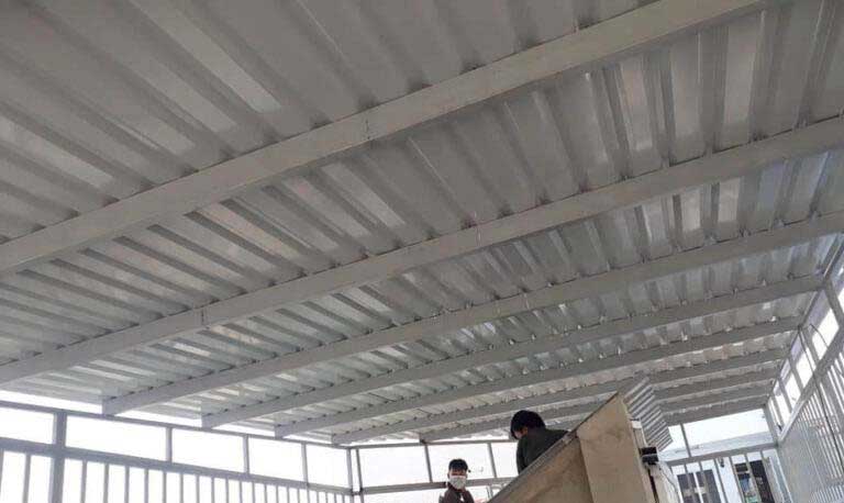 Mẫu mái tôn che sân trước nhà 6
