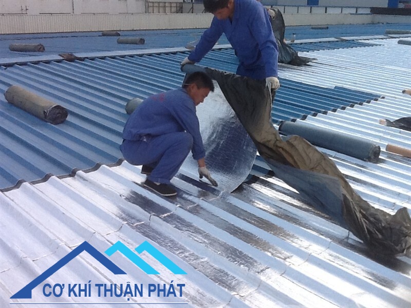Điều gì ảnh hưởng đến báo giá tôn xốp chống nóng