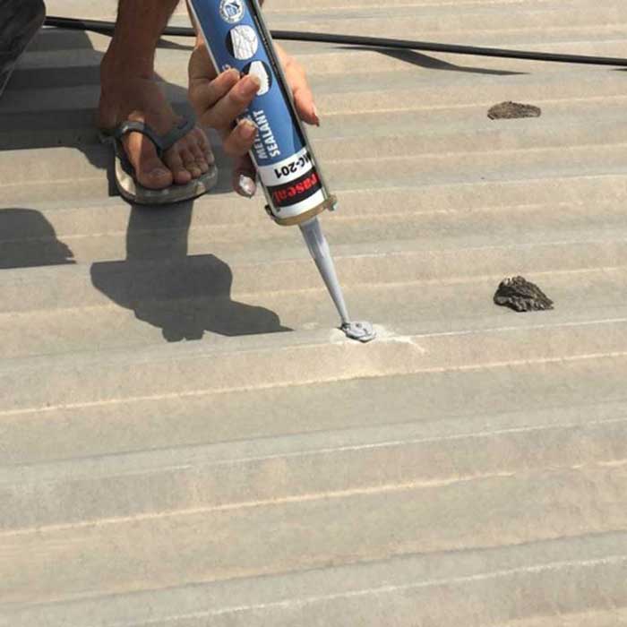 Sử dụng keo chống thấm cho lỗ thủng nhỏ