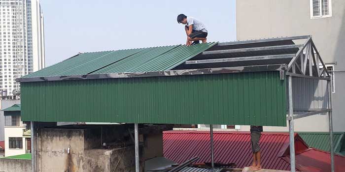 Làm mái che sân thượng